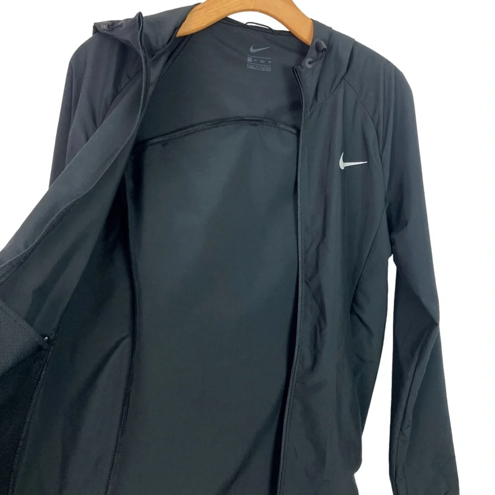 Nike Repel Lightweight Running Jacket in Black XS